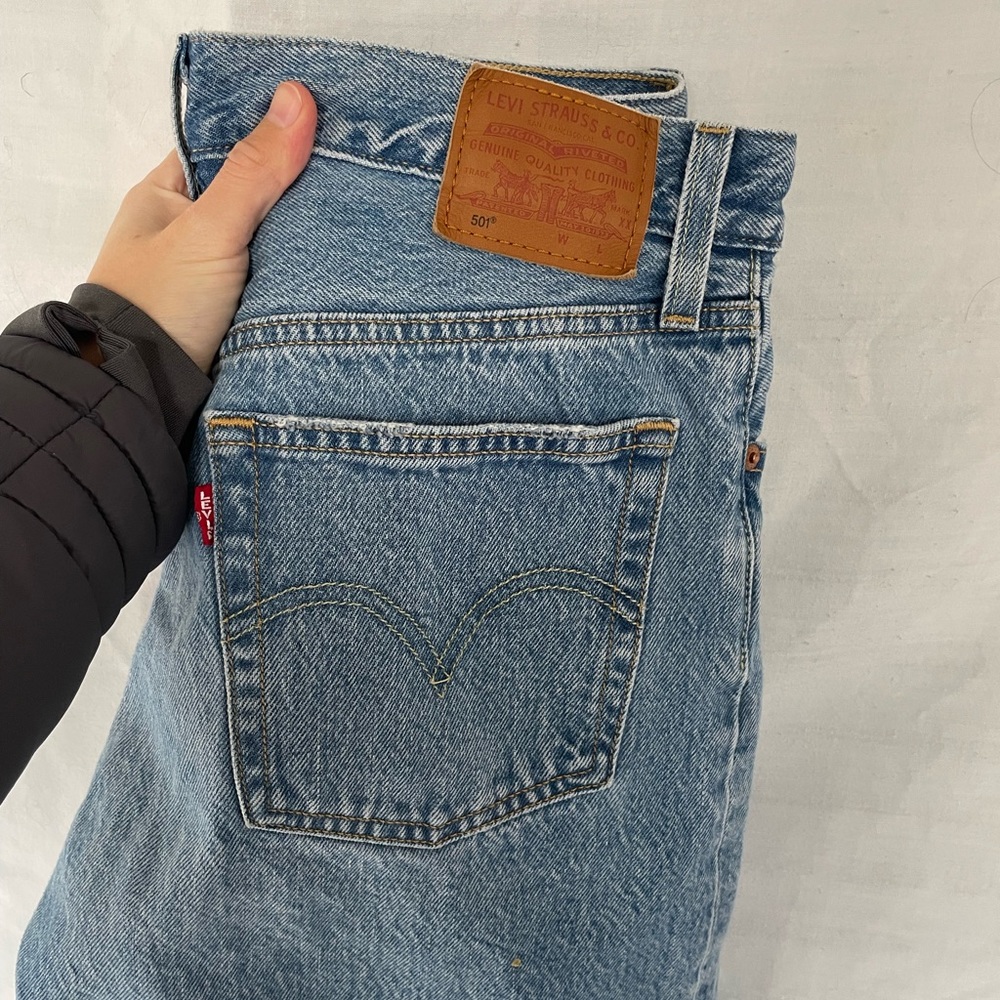 (SOLD) Levi 501 Cropped Jeans